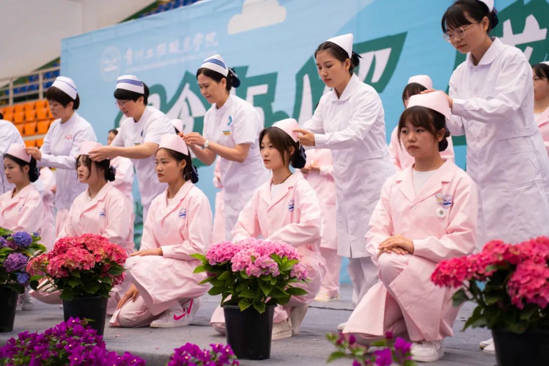 新澳门新葡萄娱乐举行“5·12”国际护士节活动暨授帽仪式(图6)